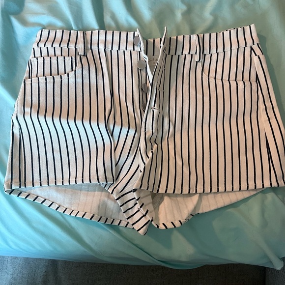 Women’s shorts. SIZE 13 - Picture 1 of 2